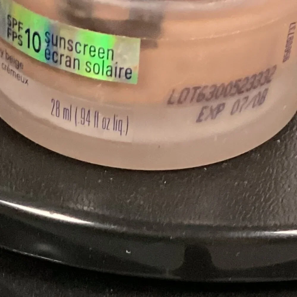 Covergirl Advanced Radiance Restoration Cream Foundation 150 Creamy Beige